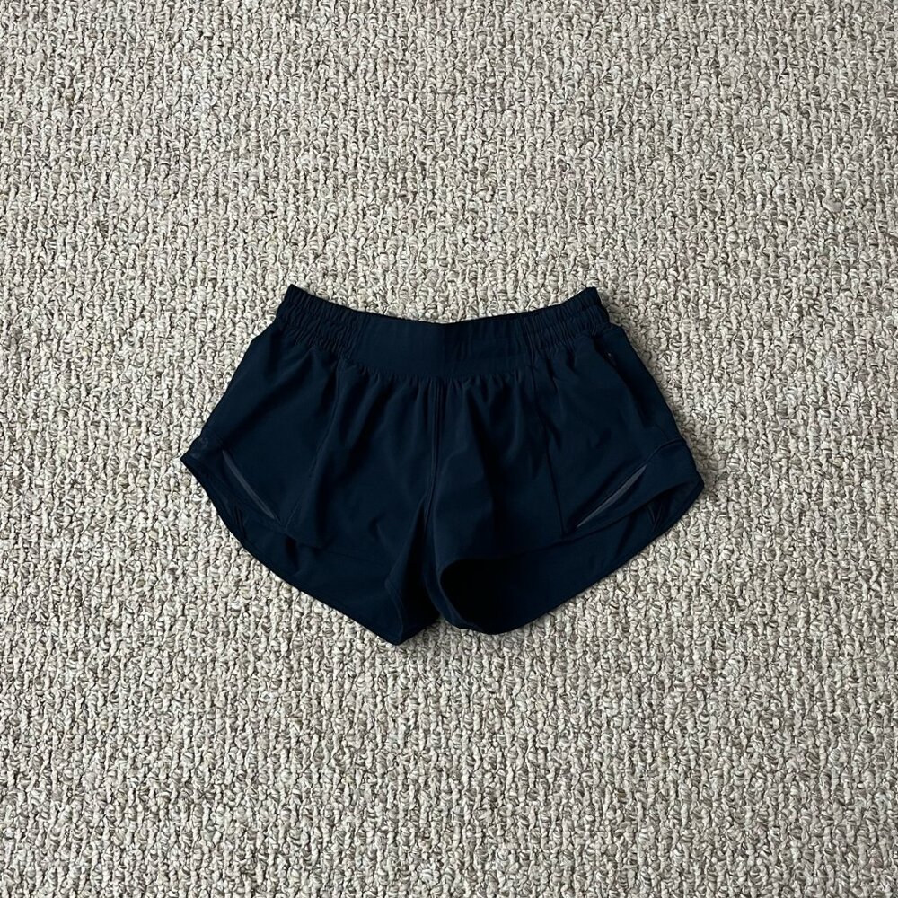 Lululemon Hotty Hot Low-Rise Lined Short 2.5”